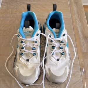 Selling Nike air max size 6.5Y. $20 or best price